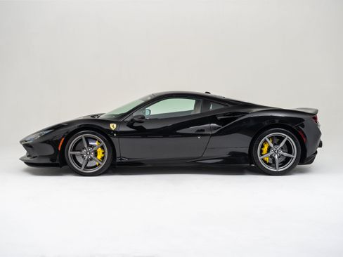 Used 2021 Ferrari F8 Tributo RWD image 2