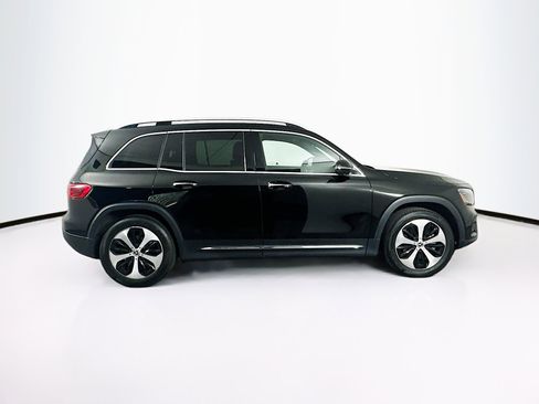 Used 2025 Mercedes-Benz GLB 250 4MATIC image 10