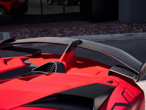 Used 2019 Lamborghini Aventador SVJ image 14
