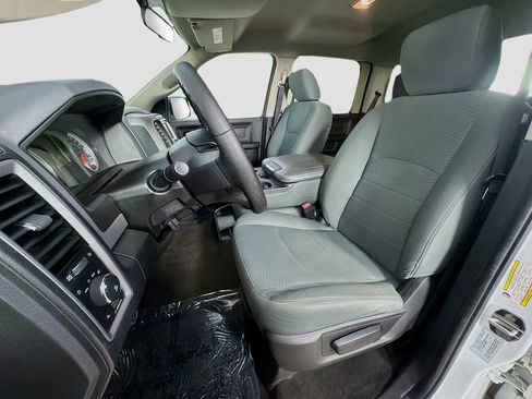 Used 2016 RAM 1500 Express RWD image 23