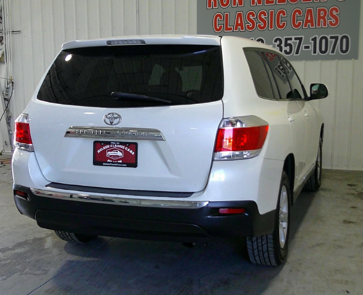 Used 2013 Toyota Highlander Plus FWD image 11