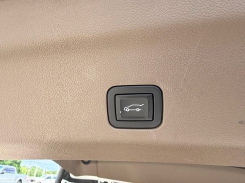 Used 2021 GMC Yukon Denali w/ Denali Premium Package AWD/4WD image 6