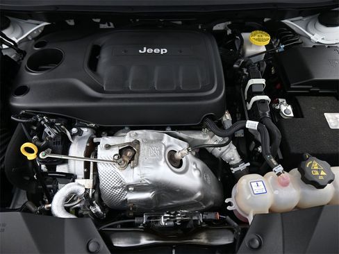 Used 2022 Jeep Cherokee Limited image 18