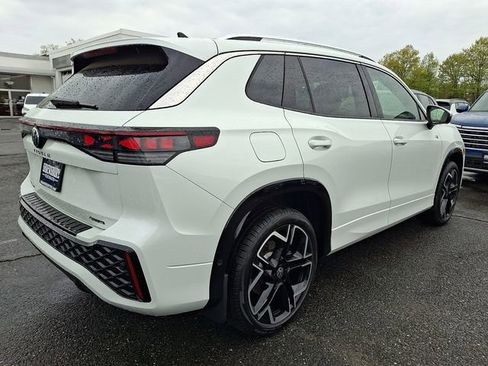 New 2026 Volkswagen Tiguan SEL R-Line image 4