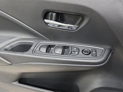 Used 2025 Nissan Versa SV FWD image 27