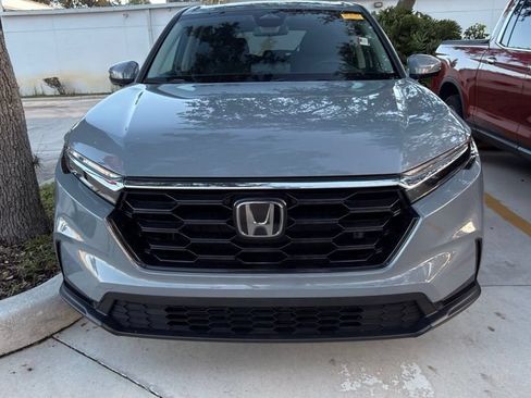 Used 2025 Honda CR-V EX image 3