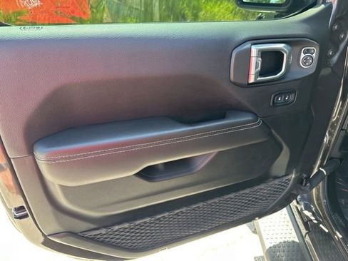 Used 2021 Jeep Wrangler Unlimited Sahara w/ Uconnect 4C Nav & Sound Group AWD/4WD image 32