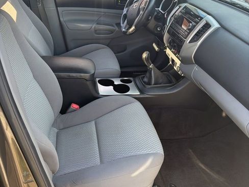 Used 2012 Toyota Tacoma 4x4 Double Cab w/ SR5 Pkg image 9