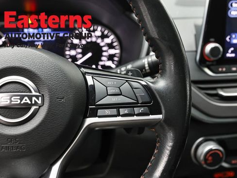 Used 2023 Nissan Altima 2.5 SR FWD image 16