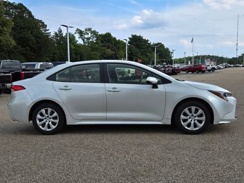 Used 2024 Toyota Corolla LE FWD image 7