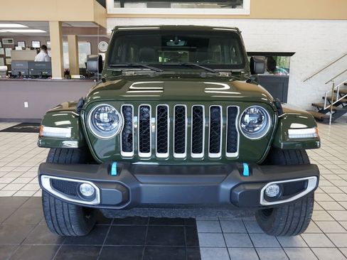 Used 2023 Jeep Wrangler Unlimited Sahara w/ Dual Top Group AWD/4WD image 20