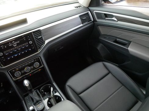 Certified 2023 Volkswagen Atlas SE image 11