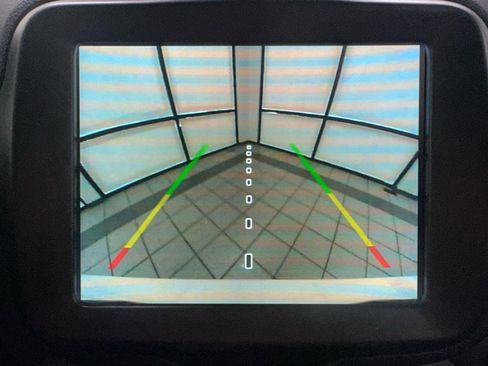 Used 2023 Jeep Renegade Latitude w/ Premium Group image 27