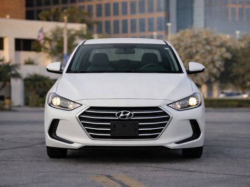 Used 2017 Hyundai Elantra SE image 2