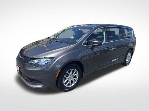 Used 2023 Chrysler Voyager LX FWD image 9
