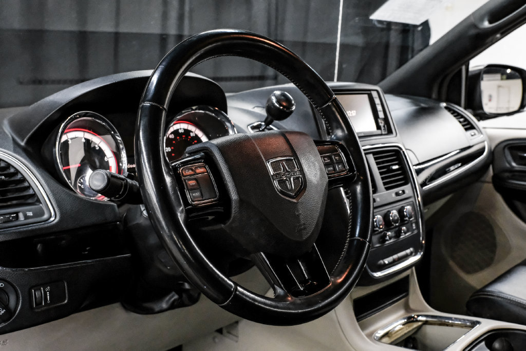 Used 2019 Dodge Grand Caravan SXT FWD image 17