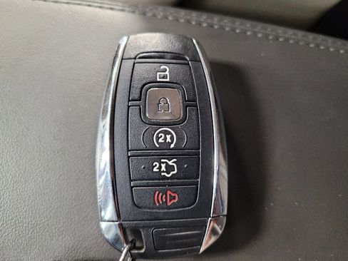 Used 2019 Lincoln Nautilus Reserve AWD/4WD image 32
