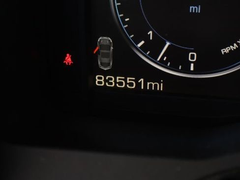 Used 2015 Cadillac Escalade Premium image 18