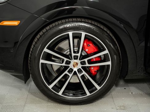 Certified 2026 Porsche Cayenne GTS AWD/4WD image 40