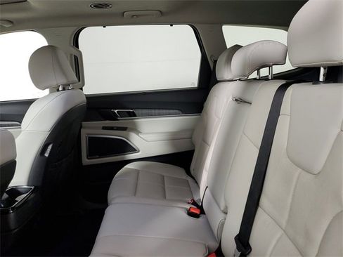 Used 2023 Kia Telluride EX image 11