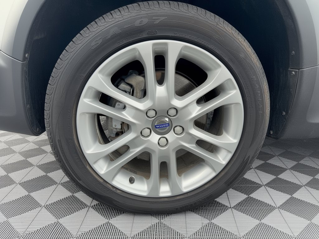 Used 2016 Volvo XC70 T5 Platinum w/ Protection Package FWD image 13