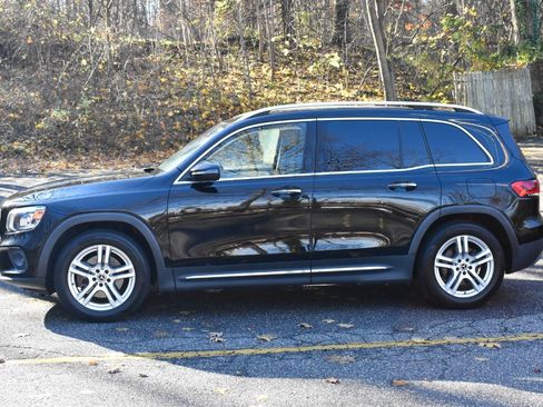 Used 2021 Mercedes-Benz GLB 250 4MATIC w/ Premium Package image 3