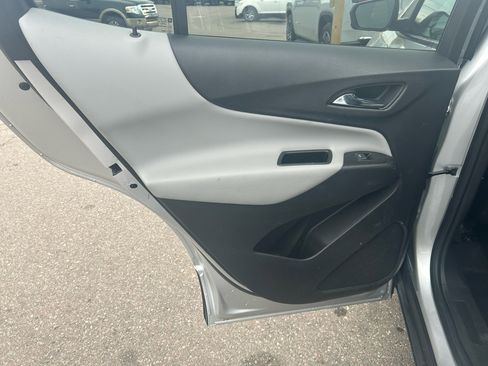 Used 2021 Chevrolet Equinox LS w/ LS Convenience Package image 13