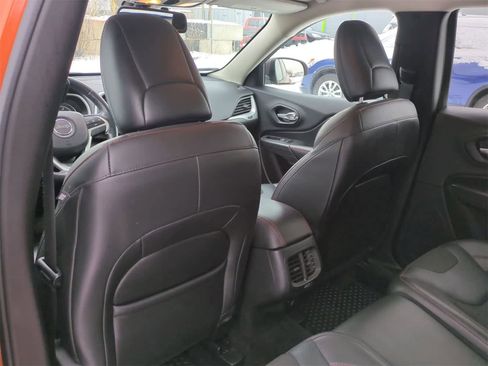 Used 2015 Jeep Cherokee Trailhawk w/ Cold Weather Group image 18