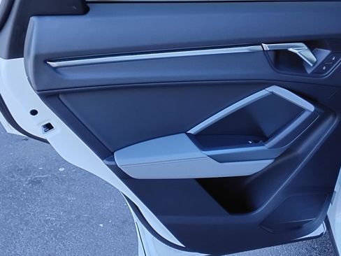 Certified 2025 Audi Q3 2.0T Premium w/ Convenience Package image 15