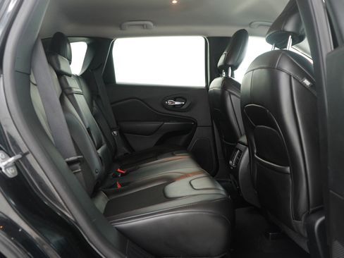 Used 2019 Jeep Cherokee Trailhawk w/ Cold Weather Group image 12