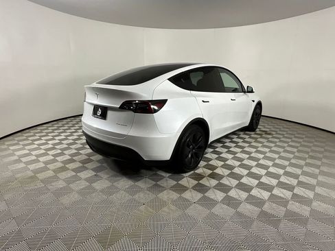 Used 2024 Tesla Model Y Long Range AWD/4WD image 4