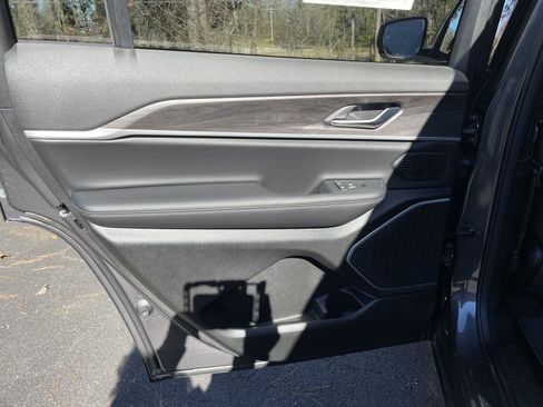 New 2025 Jeep Grand Cherokee L Limited AWD/4WD image 37