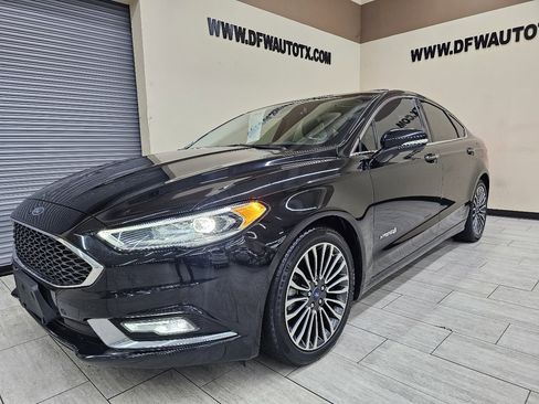 Used 2017 Ford Fusion Platinum image 2