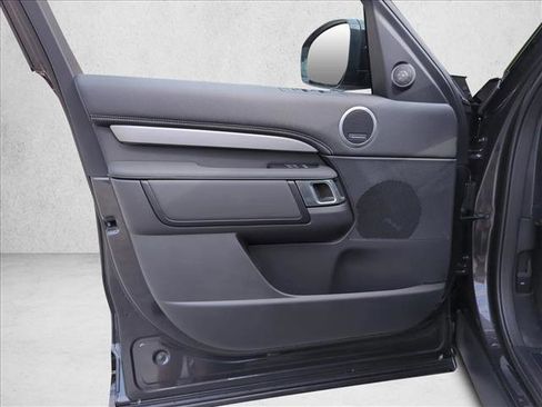 Certified 2024 Land Rover Discovery Dynamic SE image 19