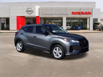 New 2025 Nissan Kicks Play S