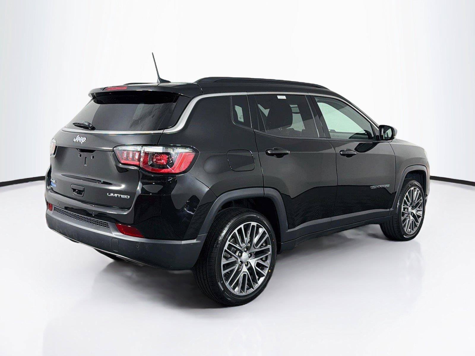 Used 2023 Jeep Compass Limited w/ Elite Group AWD/4WD image 11
