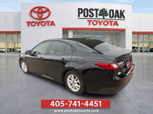 Used 2025 Toyota Camry LE w/ Convenience Package FWD image 5