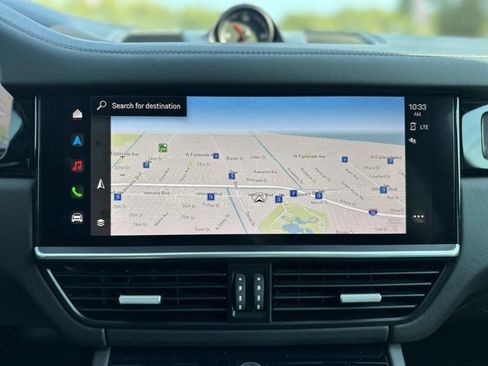 Used 2022 Porsche Cayenne Platinum Edition image 31