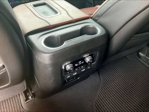 Used 2024 GMC Yukon Denali Ultimate AWD/4WD image 25
