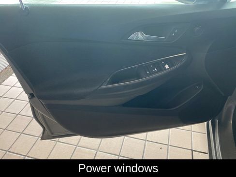 Used 2017 Chevrolet Cruze LT FWD image 9