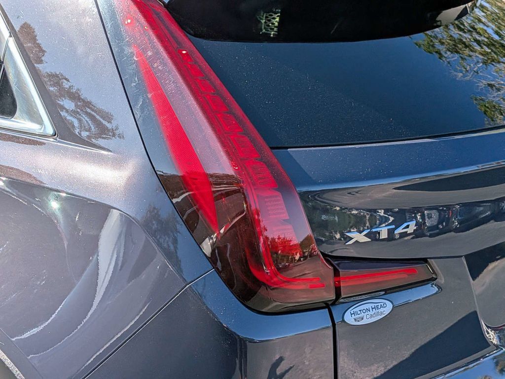 Used 2025 Cadillac XT4 Premium Luxury FWD image 5