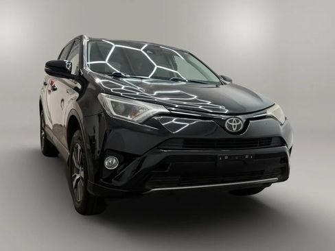 Used 2018 Toyota RAV4 XLE w/ Carpet Mat Package FWD image 2