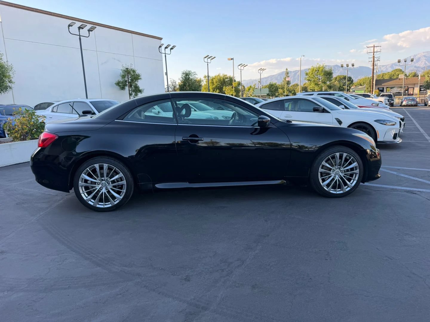 Used 2012 INFINITI G37 Convertible w/ Premium Pkg RWD image 4