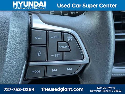 Used 2024 Toyota Highlander LE image 39