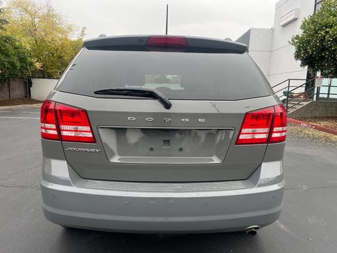 Used 2020 Dodge Journey SE image 4