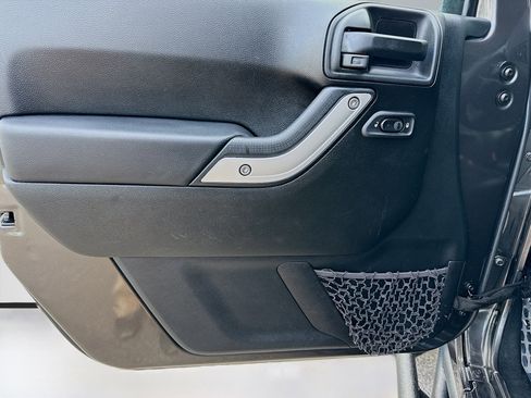 Used 2017 Jeep Wrangler Unlimited Rubicon w/ Dual Top Group AWD/4WD image 19