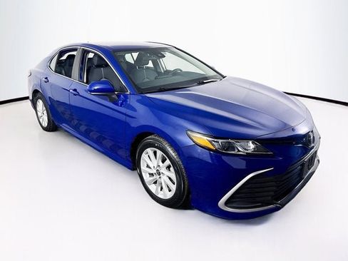 Used 2023 Toyota Camry LE image 3