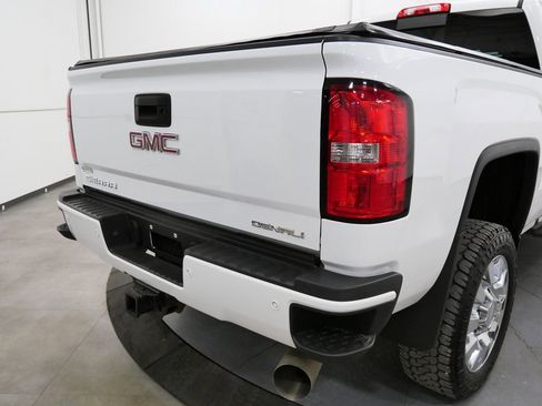Used 2017 GMC Sierra 2500 Denali w/ Duramax Plus Package image 9