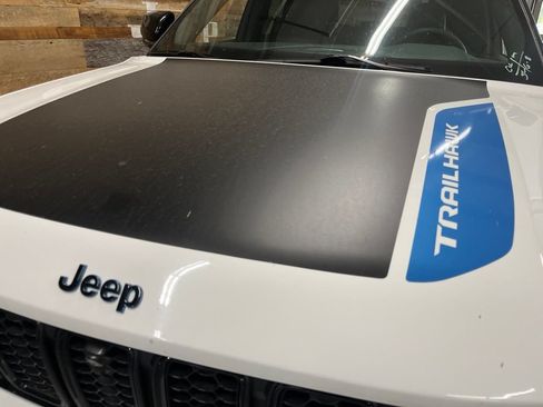Used 2022 Jeep Grand Cherokee Trailhawk AWD/4WD image 17