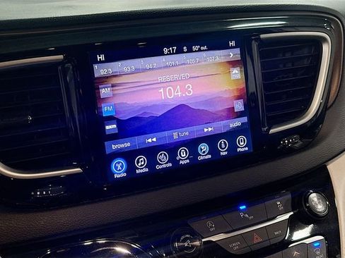 Used 2017 Chrysler Pacifica Touring-L w/ Tire & Wheel Group image 16